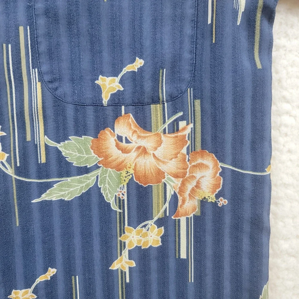 Tommy Bahama Button Up Shirt Mens Small Blue Silk Floral Hibiscus Camp Pocket
